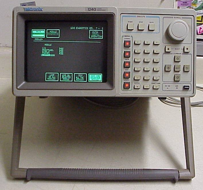 Tektronix 1240 Logic Analyzer