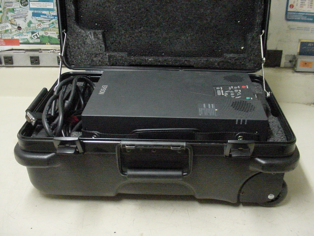 Epson ELP7500 In Case